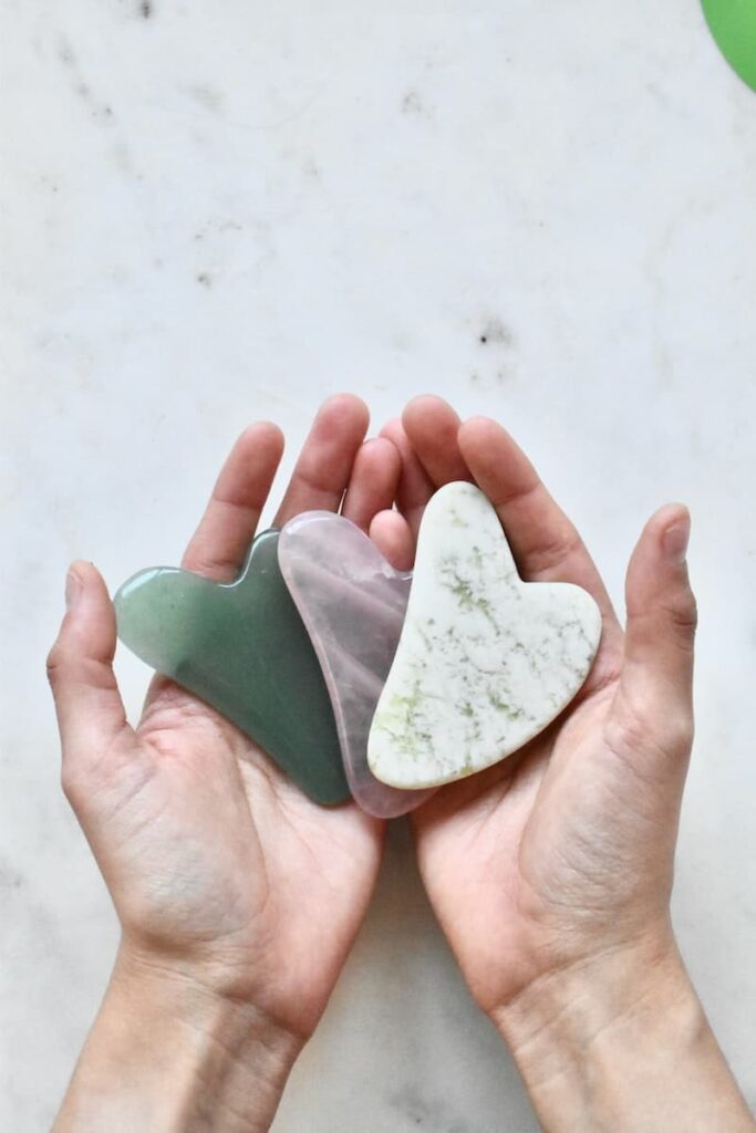 pierre gua-sha en forme de coeur