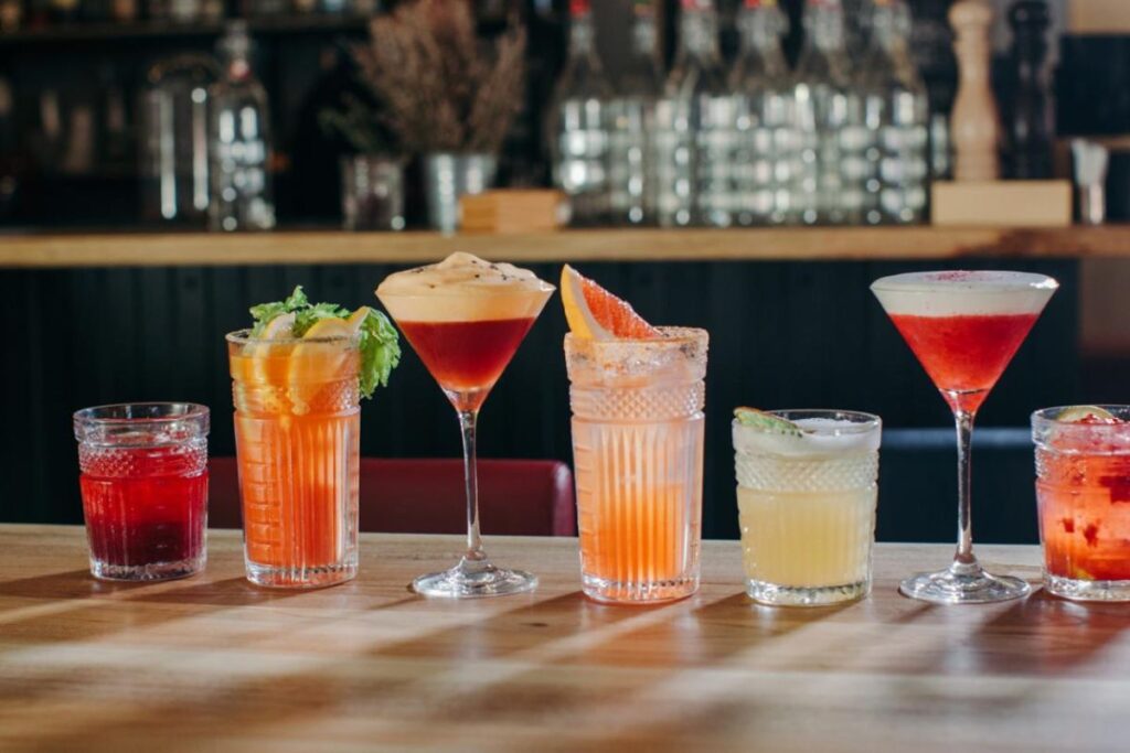 Un ensemble de cocktails offert par le Monastic.