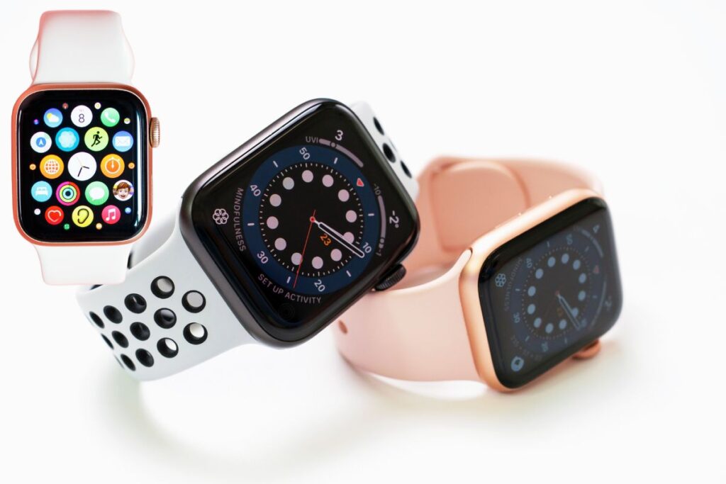 Trois exemplaires de l'Apple Watch qui sauve.