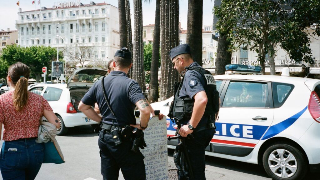 fonctionnaire police