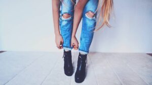 Comment porter les jeans féminins avec style ?