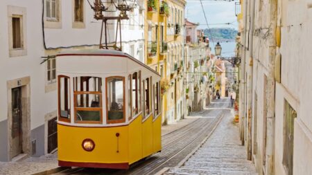 funiculaire lisbonne portugal