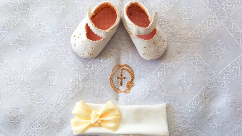 chaussons bébé croix