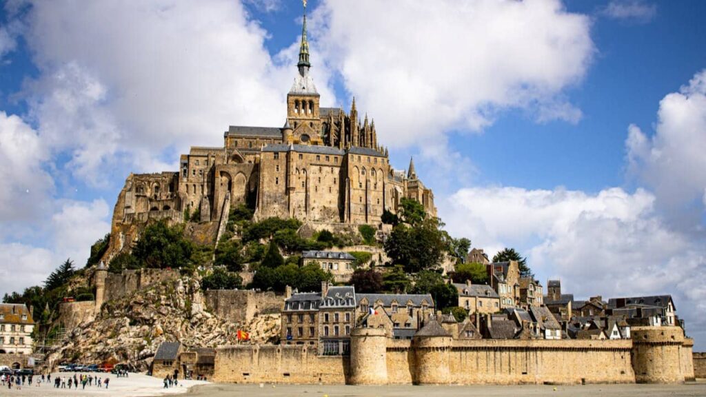 Mont-Saint-Michel-destinations-france (1)